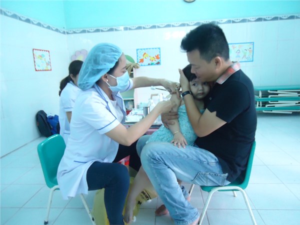 Trường Mầm non 14B thực hiện tiêm chủng ngừa bệnh Sởi và Rubella cho trẻ từ 1 tuổi đến 4 tuổi